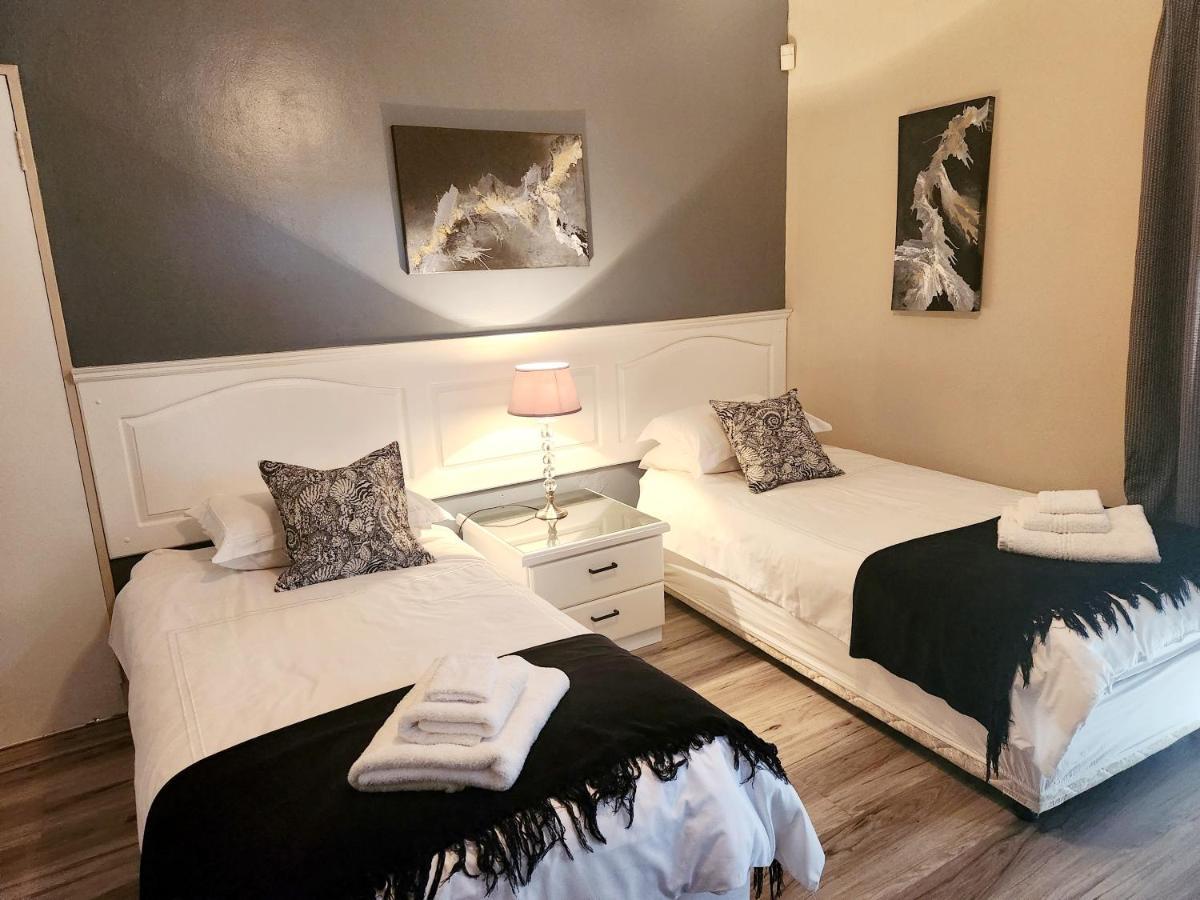 The Wooden Leg Guesthouse クレインモンド エクステリア 写真